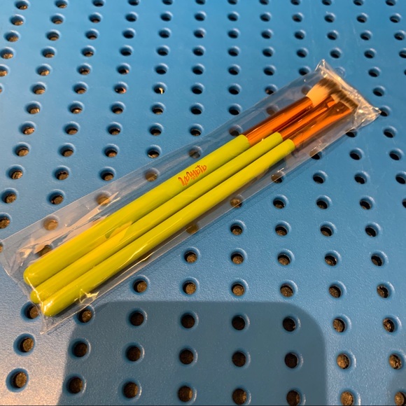 High end brand makeup bundle- NARS, coverfx etc. - Picture 9 of 10